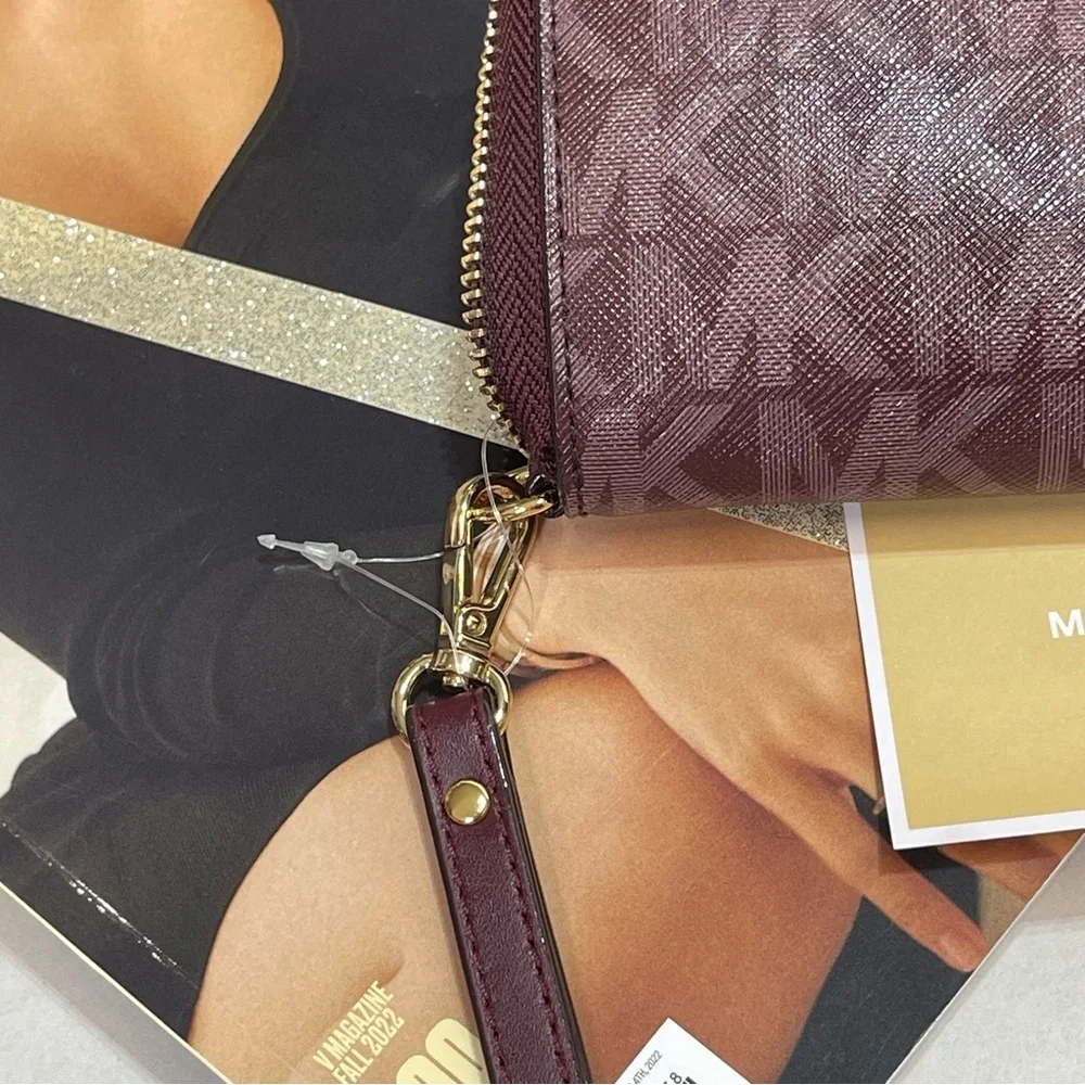 (new+tag) Michael Kors wristlet signature monogram large flat phone case…